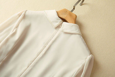 Vestido Ejecutivo Plisado con Cuello Solapa y Bordado Industrial - Image 20