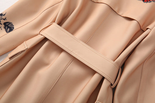 Abrigo Trench Largo Cruzado con Cinturón de Tres Texturas - Image 19
