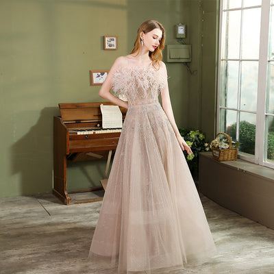 Vestido de Noche Elegante con Plumas Premium - Image 19