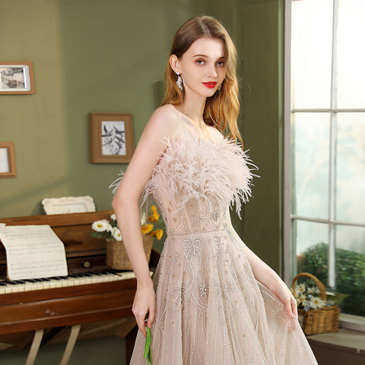 Vestido de Noche Elegante con Plumas Premium - Image 20