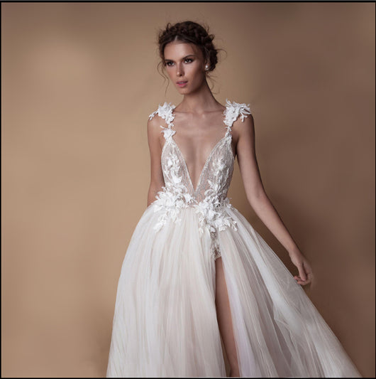 Vestido de Novia Ángel con Cuello de Encaje Diamantado, Abertura Alta y Espalda Abierta - Image 13