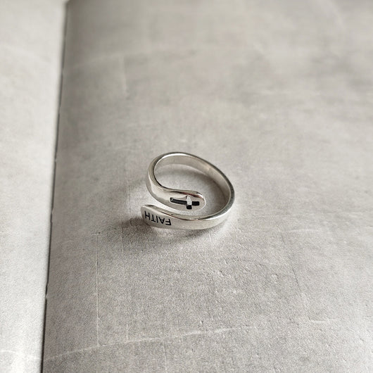 Anillo de Cruz FAITH en Plata de Ley - Image 12