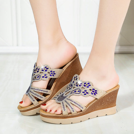 Sandalias y Pantuflas Femeninas con Pedrería Hueca - Image 9