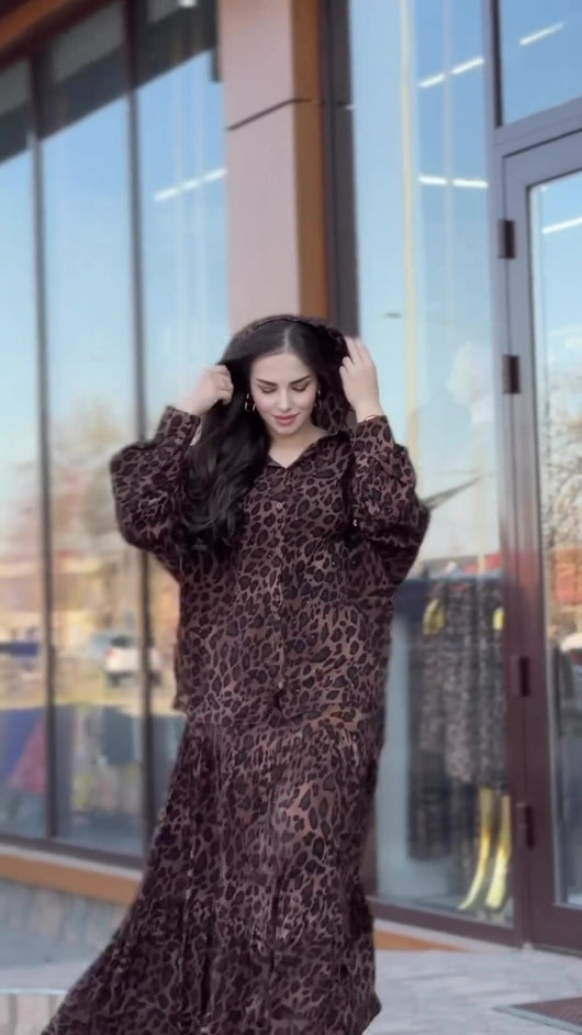 Conjunto Falda Plisada con Blusa Estampado Leopardo y Capucha - Image 8