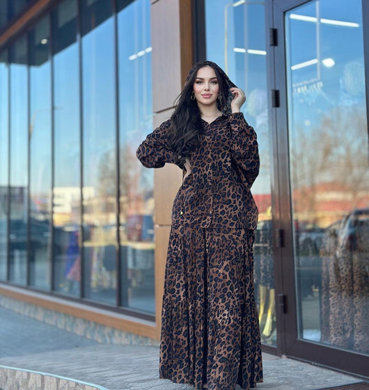 Conjunto Falda Plisada con Blusa Estampado Leopardo y Capucha - Image 9