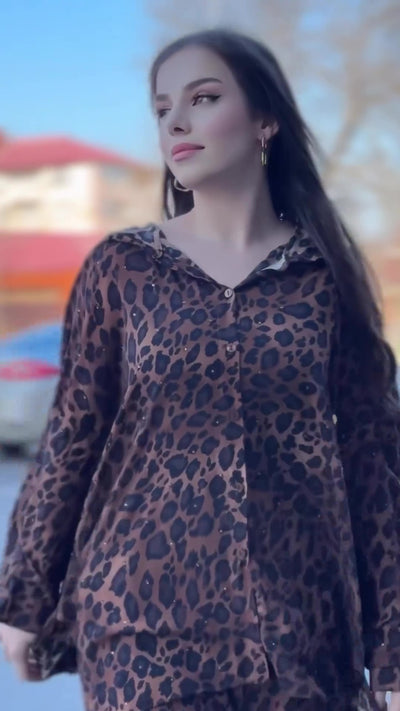 Conjunto Falda Plisada con Blusa Estampado Leopardo y Capucha - Image 10