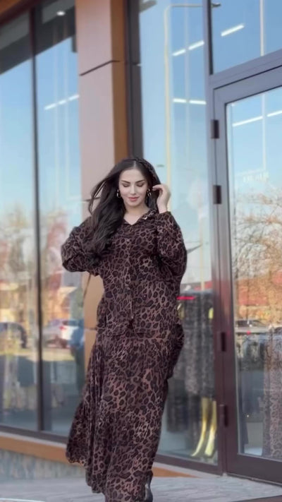 Conjunto Falda Plisada con Blusa Estampado Leopardo y Capucha - Image 11