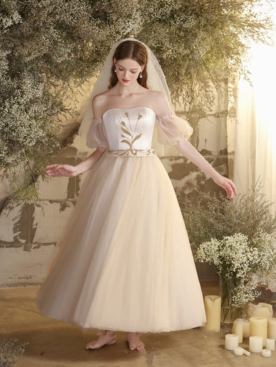 Vestido de Novia Midi Blanco con Escote Palabra de Honor y Detalles Brillantes - Image 14