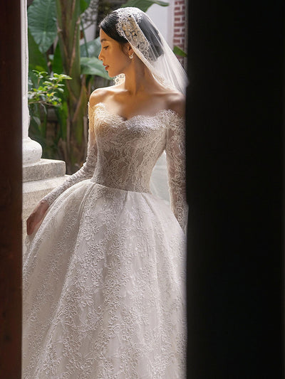 Vestido de Novia con Encaje Trailing y Mangas Largas Hombro Descubierto - Image 19