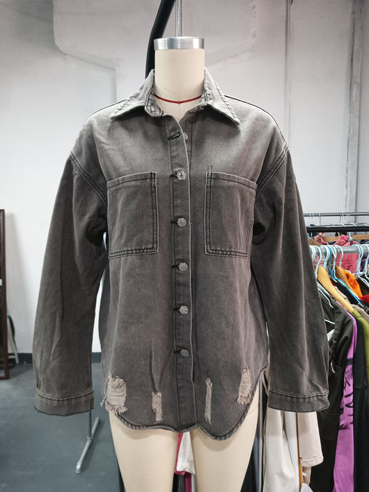 Camisa Denim Mujer Estilo Urbano con Letras - Image 11