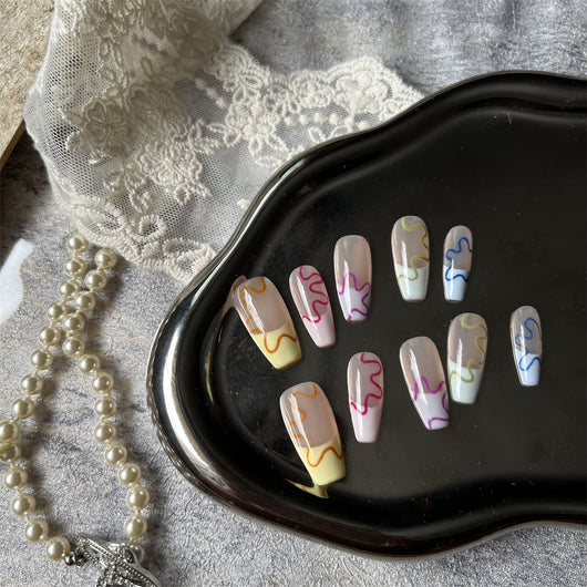 Uñas Decoradas con Arte Graffiti Pintado a Mano - Image 11