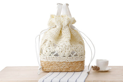 Mochila Tejida Artesanal de Estilo Universitario con Fibra Natural - Image 11