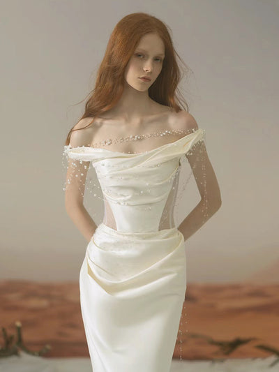 Vestido Satinado Blanco Elegante con Hombros Descubiertos y Corte Sirena - Image 12
