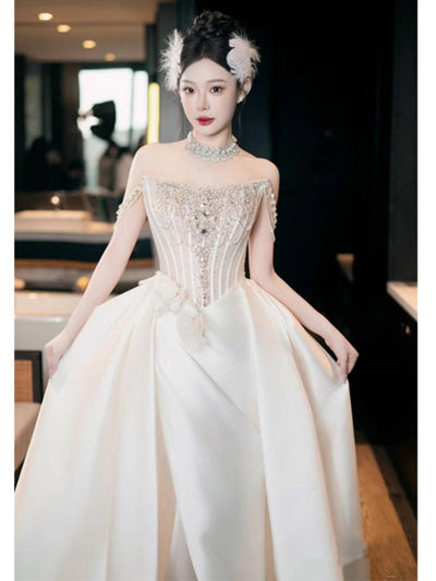 Vestido de Novia Satén Blanco con Hombros Descubiertos - Image 15
