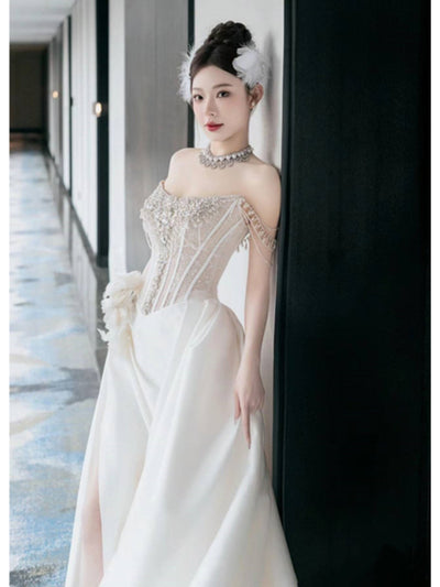 Vestido de Novia Satén Blanco con Hombros Descubiertos - Image 18