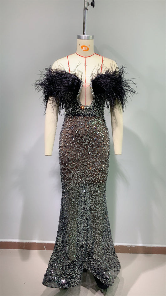 Vestido Tubo Elegante con Plumas, Pedrería y Lentejuelas Escote V - Image 17