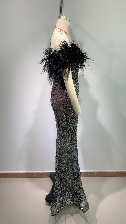 Vestido Tubo Elegante con Plumas, Pedrería y Lentejuelas Escote V - Image 19