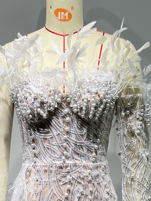 Vestido de Fiesta Elegante con Lentejuelas, Cuentas y Plumas - Image 15