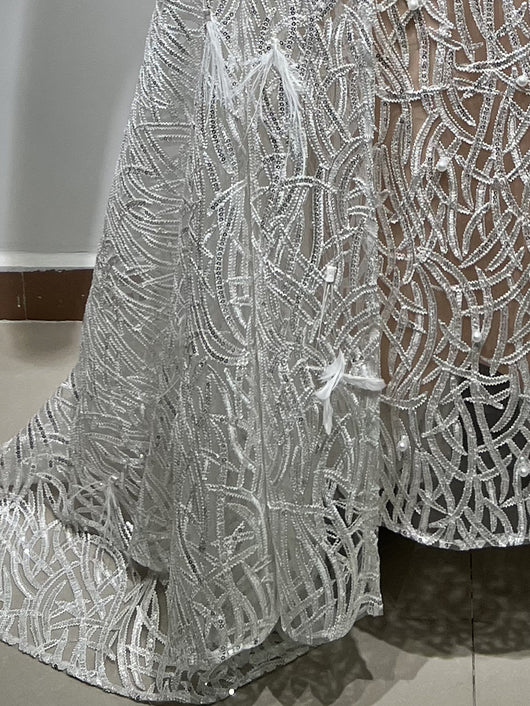 Vestido de Fiesta Elegante con Lentejuelas, Cuentas y Plumas - Image 21