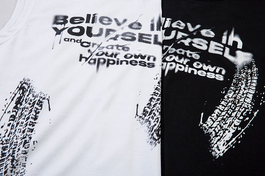 Playera Hombre con Estampa de Letras y Detalle de Chaleco - Image 23