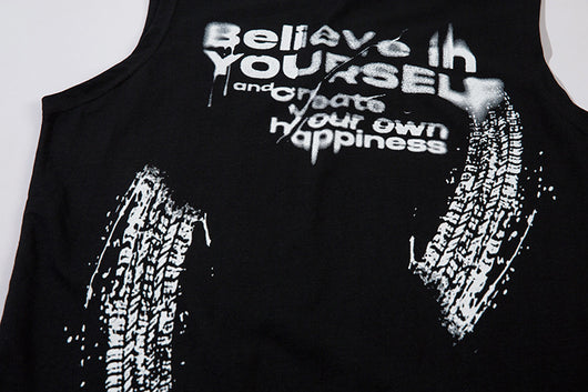 Playera Hombre con Estampa de Letras y Detalle de Chaleco - Image 27