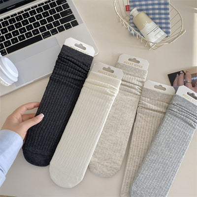 Calcetines Blancos para Mujer con Rayas Hundidas y Diseño Acanalado - Image 12