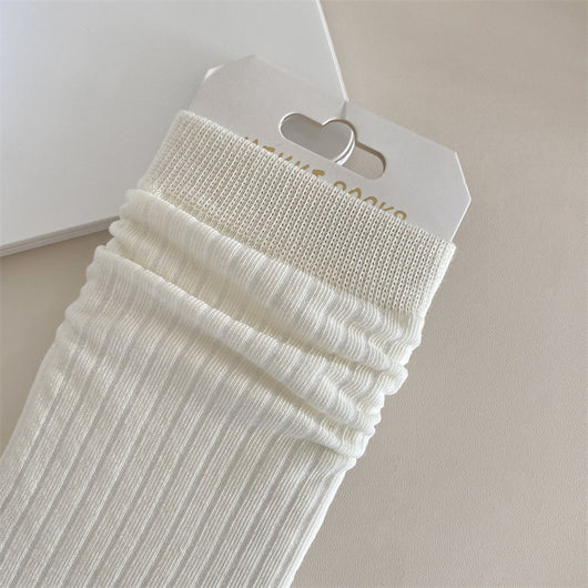 Calcetines Blancos para Mujer con Rayas Hundidas y Diseño Acanalado - Image 14