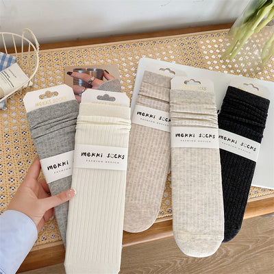 Calcetines Blancos para Mujer con Rayas Hundidas y Diseño Acanalado - Image 18