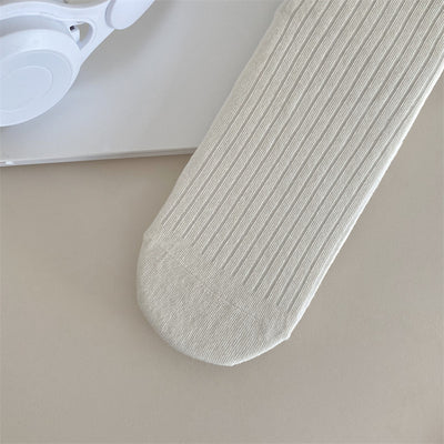 Calcetines Blancos para Mujer con Rayas Hundidas y Diseño Acanalado - Image 24