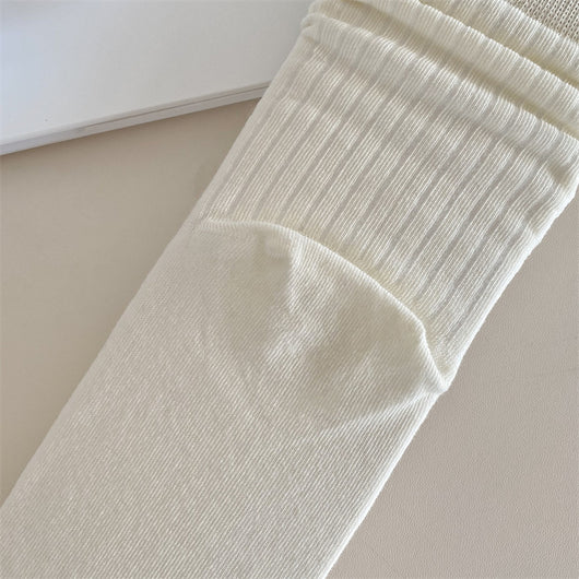 Calcetines Blancos para Mujer con Rayas Hundidas y Diseño Acanalado - Image 25