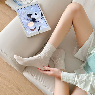 Calcetines Blancos para Mujer con Rayas Hundidas y Diseño Acanalado - Image 30