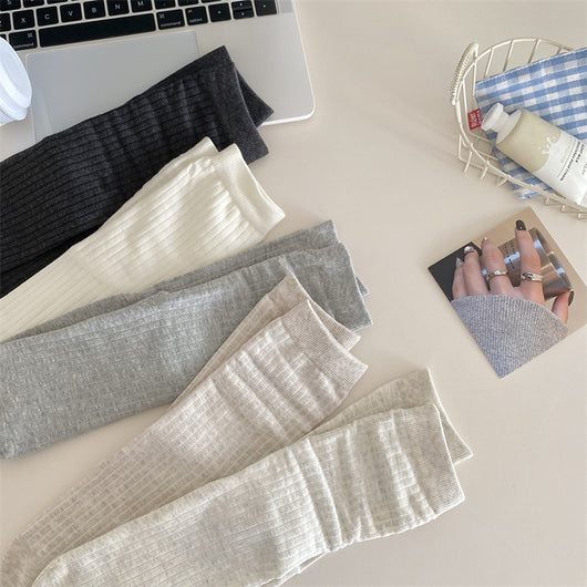 Calcetines Blancos para Mujer con Rayas Hundidas y Diseño Acanalado - Image 32