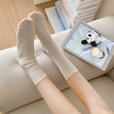 Calcetines Blancos para Mujer con Rayas Hundidas y Diseño Acanalado - Image 40