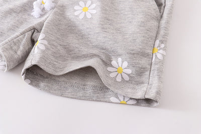 Shorts Gris Claro para Niñas con Estampado de Margaritas - Image 16