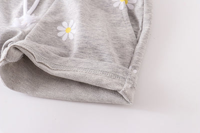 Shorts Gris Claro para Niñas con Estampado de Margaritas - Image 20