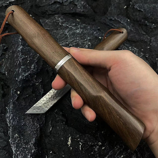 Cuchillo de Acero Damasco con Hoja Forjada, Mango de Sándalo Rojo y Vaina - Ideal para Aventuras al Aire Libre - Image 9