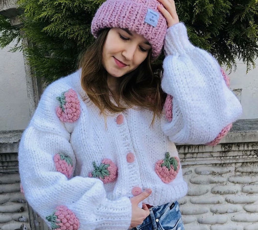 Cardigan Tejido a Mano con Bordado de Frutas y Jacquard - Image 12