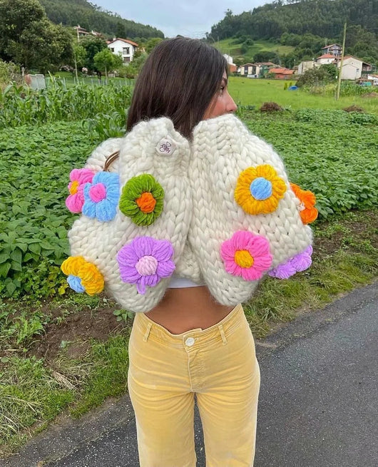 Cardigan Tejido a Mano con Bordado de Frutas y Jacquard - Image 14