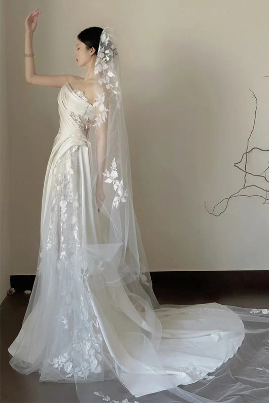 Vestido de Novia Sirena con Escote Tubo y Velo de Encaje Satinado - Image 9