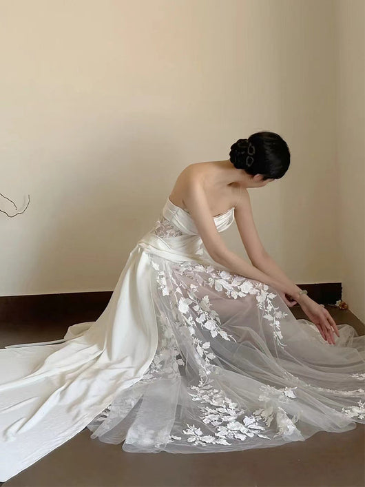 Vestido de Novia Sirena con Escote Tubo y Velo de Encaje Satinado - Image 10