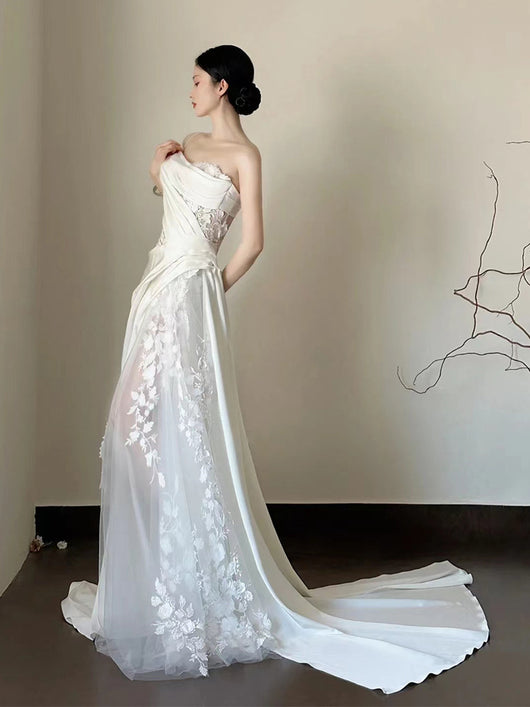 Vestido de Novia Sirena con Escote Tubo y Velo de Encaje Satinado - Image 11