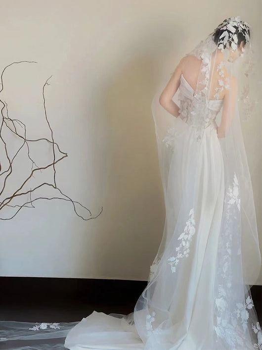 Vestido de Novia Sirena con Escote Tubo y Velo de Encaje Satinado - Image 12