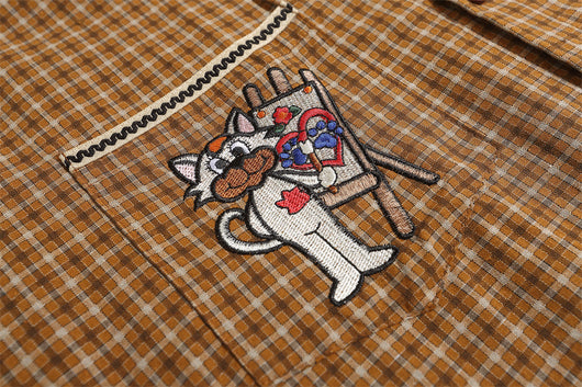 Playera Bordada con Gato de Dibujos Animados para Hombre - Image 23