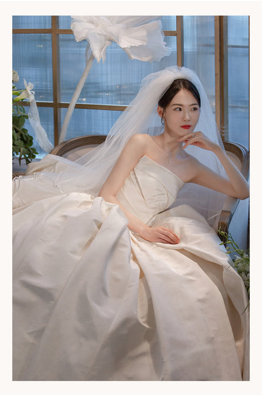 Vestido de Novia Elegante Estilo Francés con Cola - Escote Tubo Satinado - Image 22