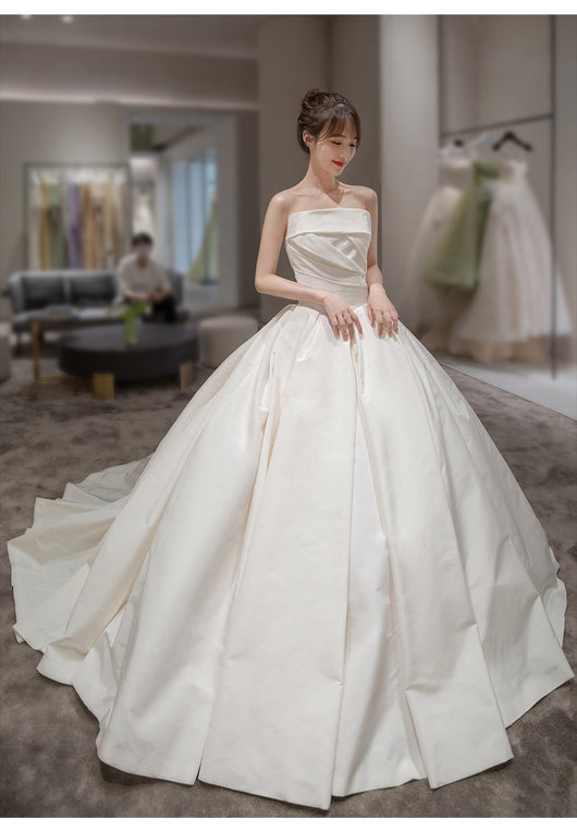 Vestido de Novia Elegante Estilo Francés con Cola - Escote Tubo Satinado - Image 24