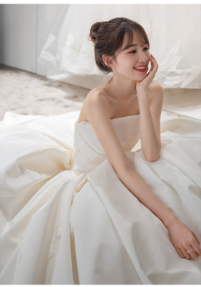 Vestido de Novia Elegante Estilo Francés con Cola - Escote Tubo Satinado - Image 26