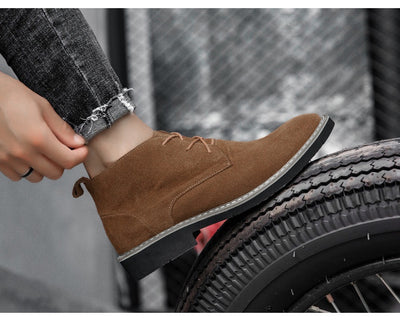 Botas Martin de Cuero Elevadoras para Hombre - Caña Media con Gamuza - Image 12