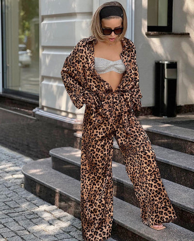 Conjunto Leopardo Elegante: Blusa Manga Larga y Pantalón Coordinado - Image 11