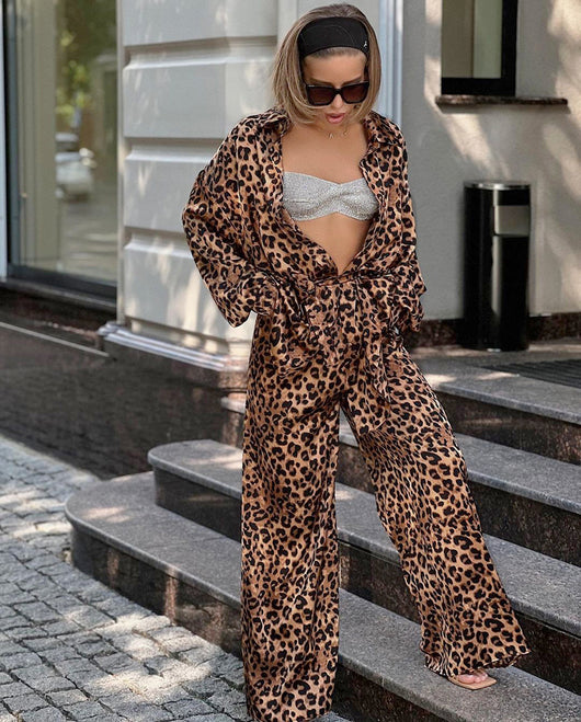 Conjunto Leopardo Elegante: Blusa Manga Larga y Pantalón Coordinado - Image 11