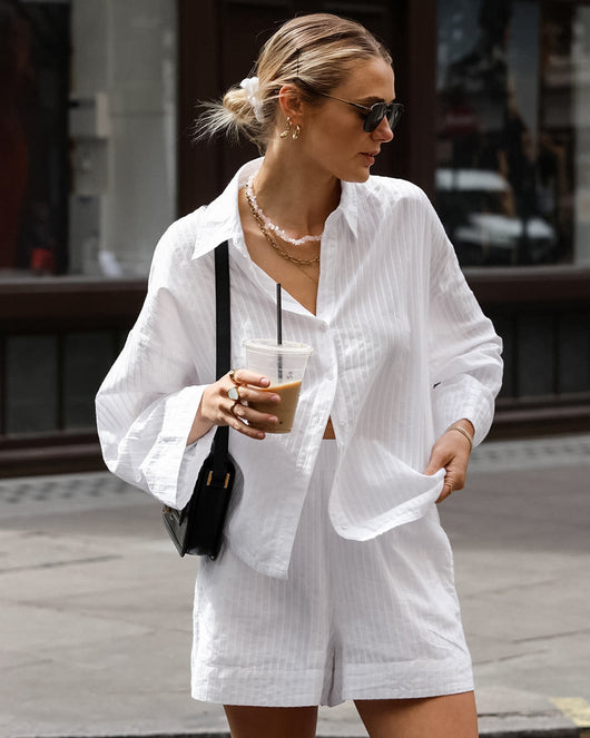 Conjunto Dos Piezas Mujer: Camisa Jacquard Blanca y Shorts - Estilo Street Fashion - Image 12